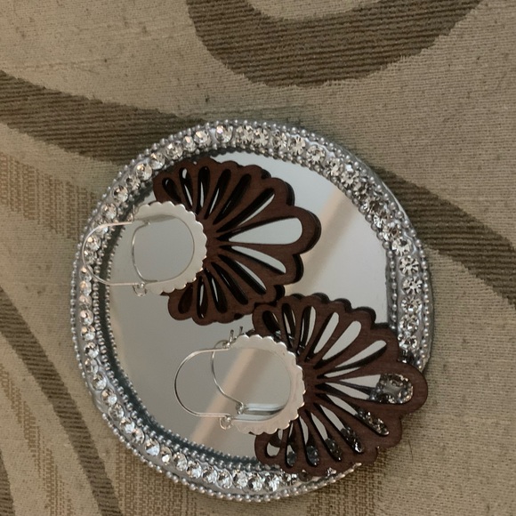 Ladies wooden earrings - Picture 4 of 7